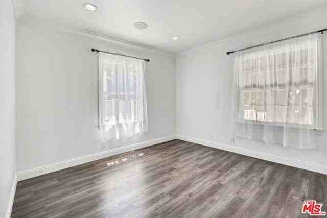 23046 Leonora Dr - Photo 3 of 8