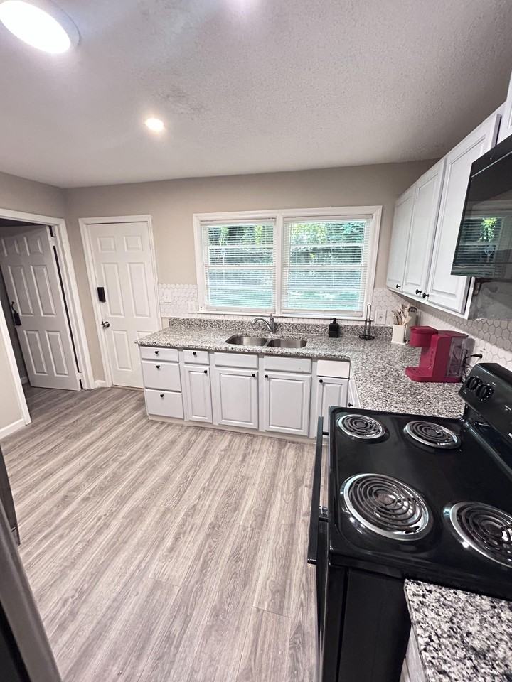 Holly Rd Nw - Photo 2 of 6