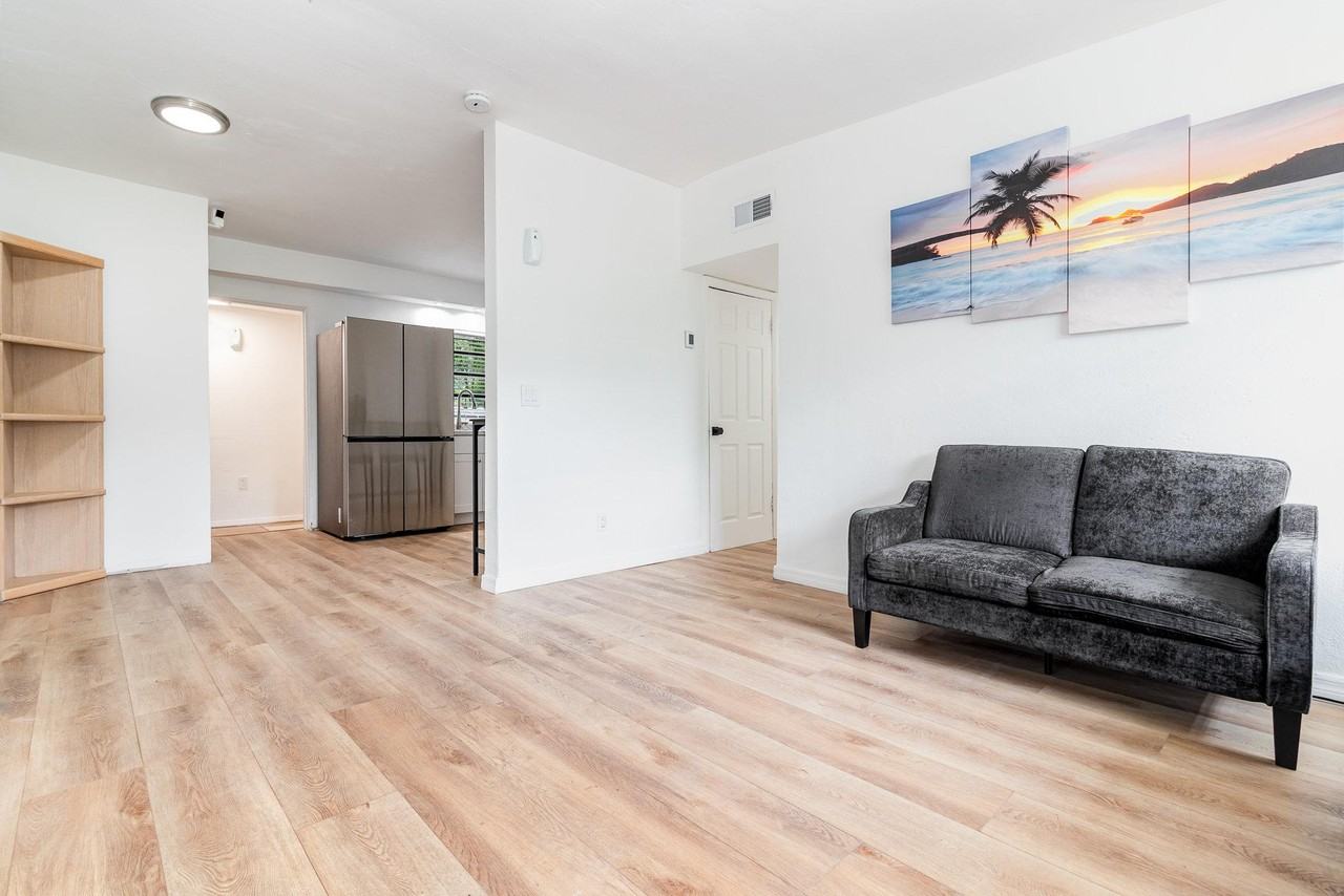 24th St - Photo 2 of 6