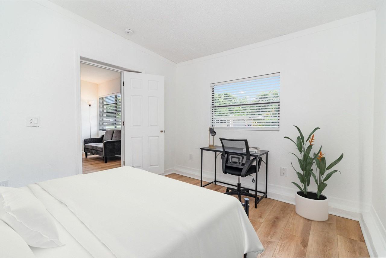 24th St - Photo 5 of 6