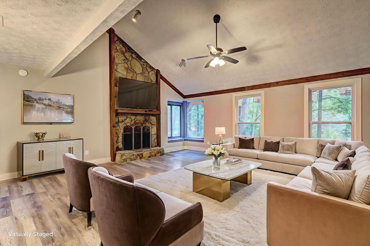 2685 Peachtree Walk - Photo 2 of 47