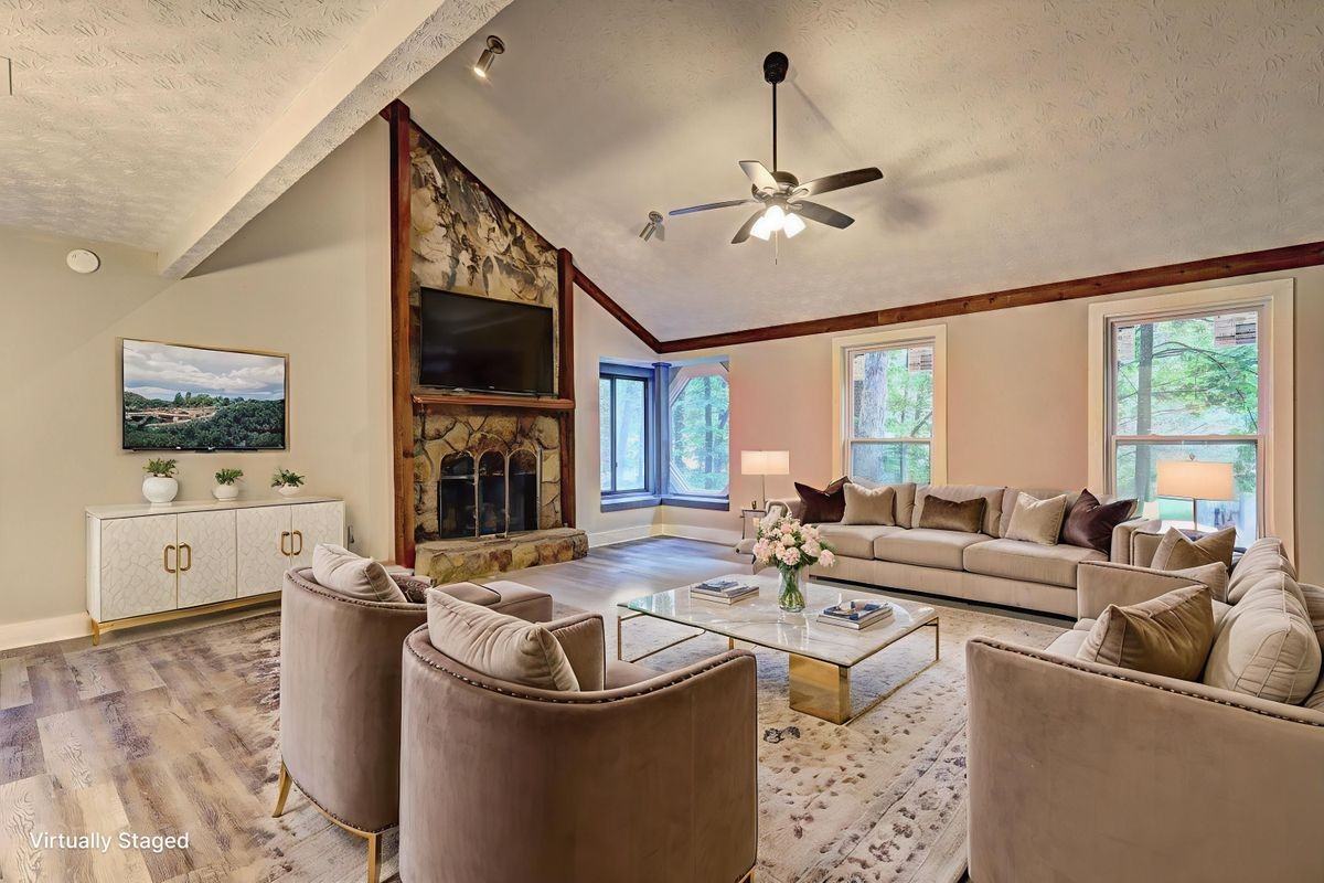 2685 Peachtree Walk - Photo 3 of 47