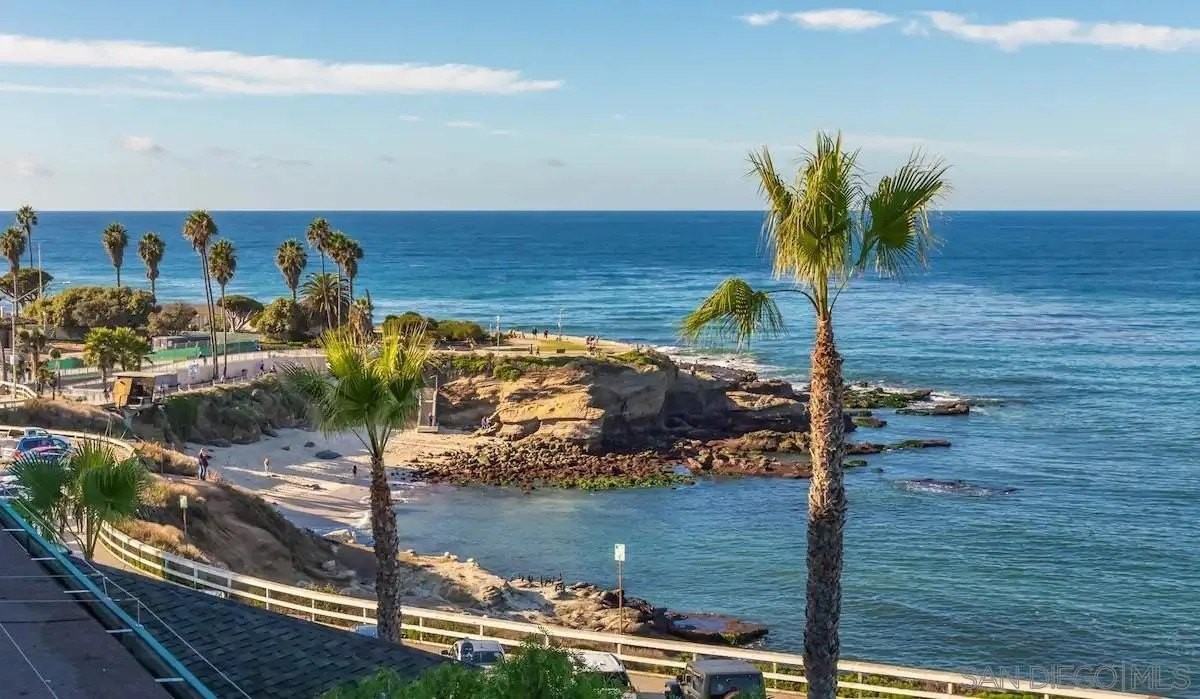 1241 Coast Blvd - Photo 6 of 40