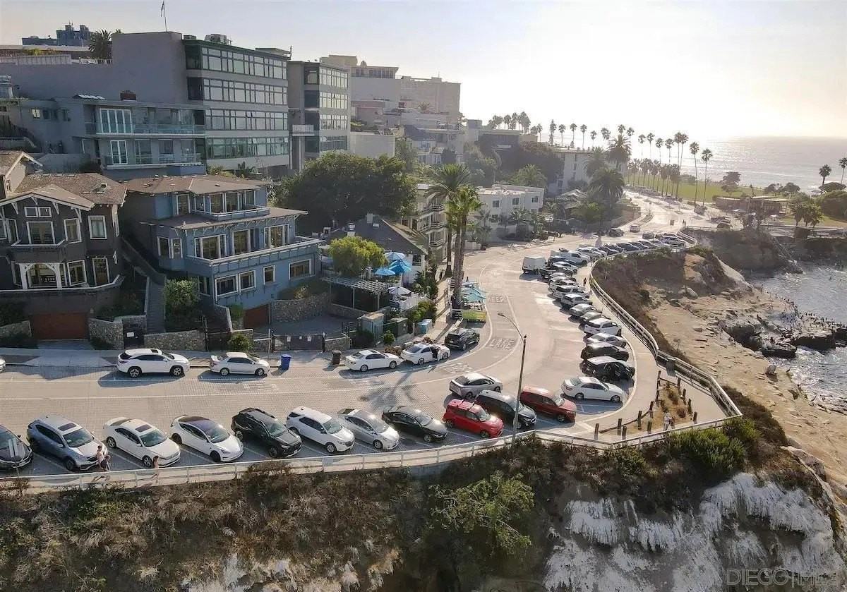 1241 Coast Blvd - Photo 7 of 40