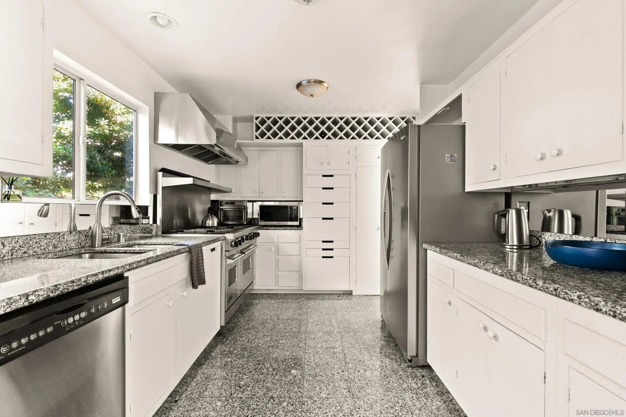 1855 Spindrift Dr - Photo 5 of 26