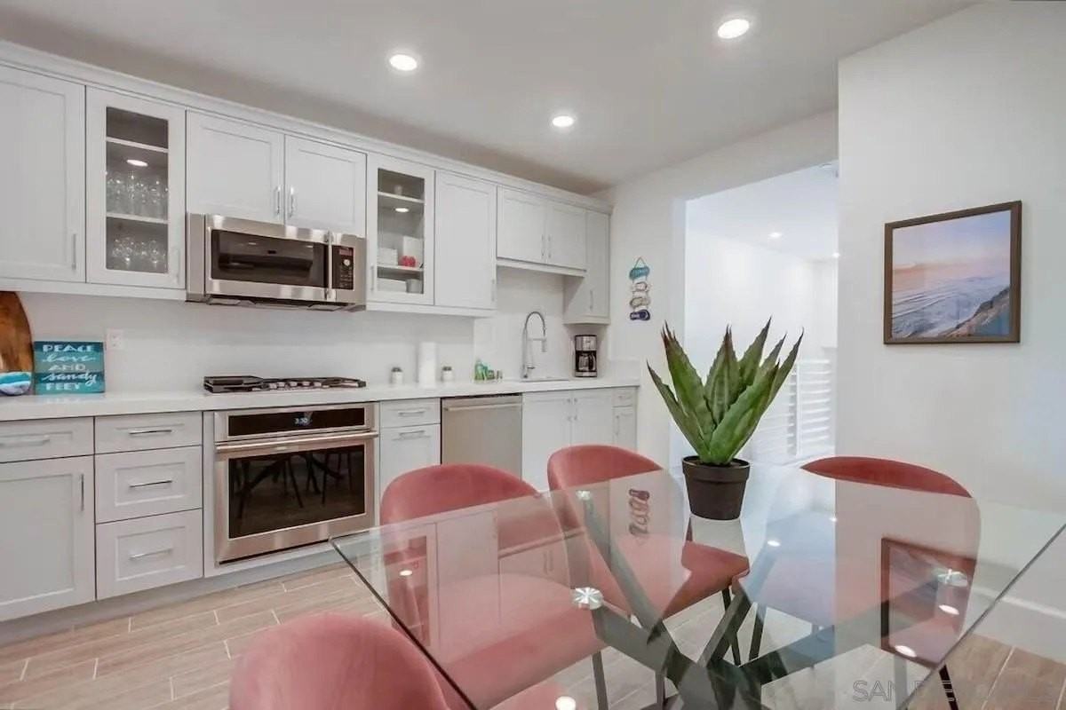 834 Santa Barbara Pl - Photo 3 of 48