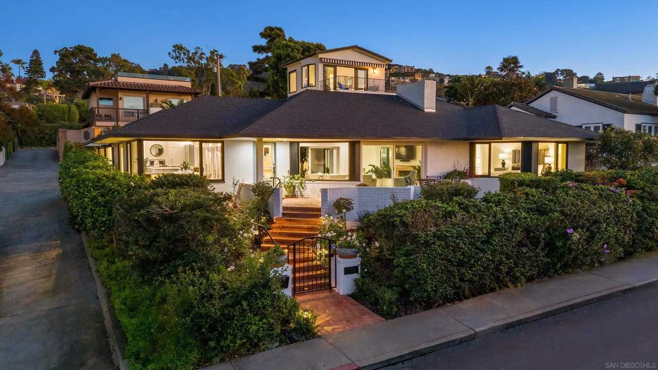 1835 Spindrift Dr - Photo 6 of 50