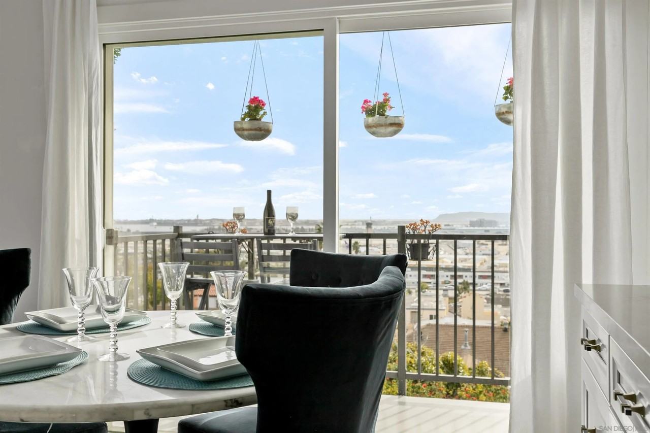 1841 Linwood St - Photo 5 of 24