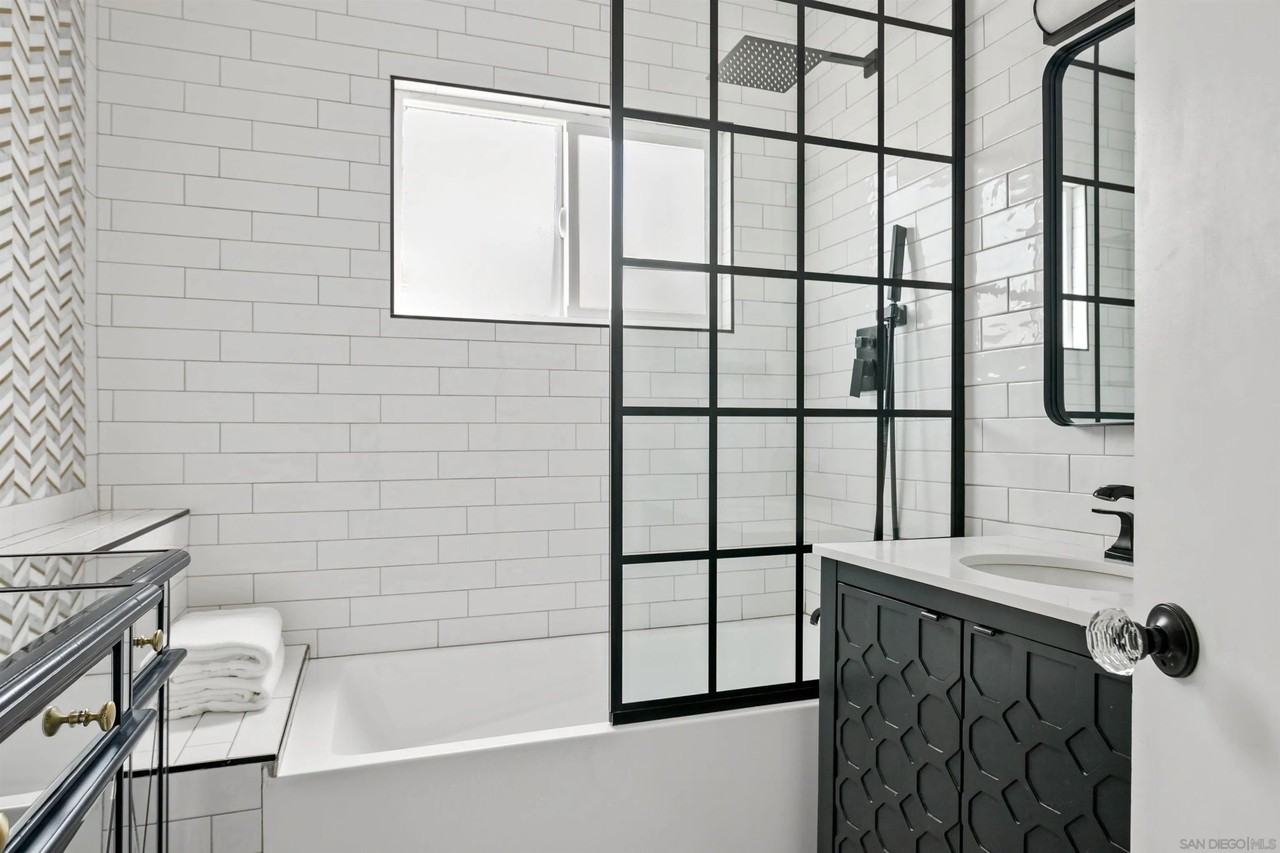 1841 Linwood St - Photo 6 of 24