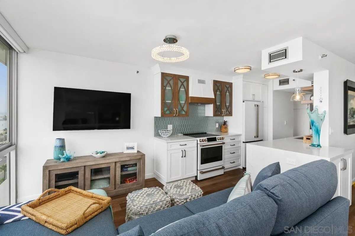 1710 Avenida Del Mundo Unit 1007 #1007 - Photo 4 of 16