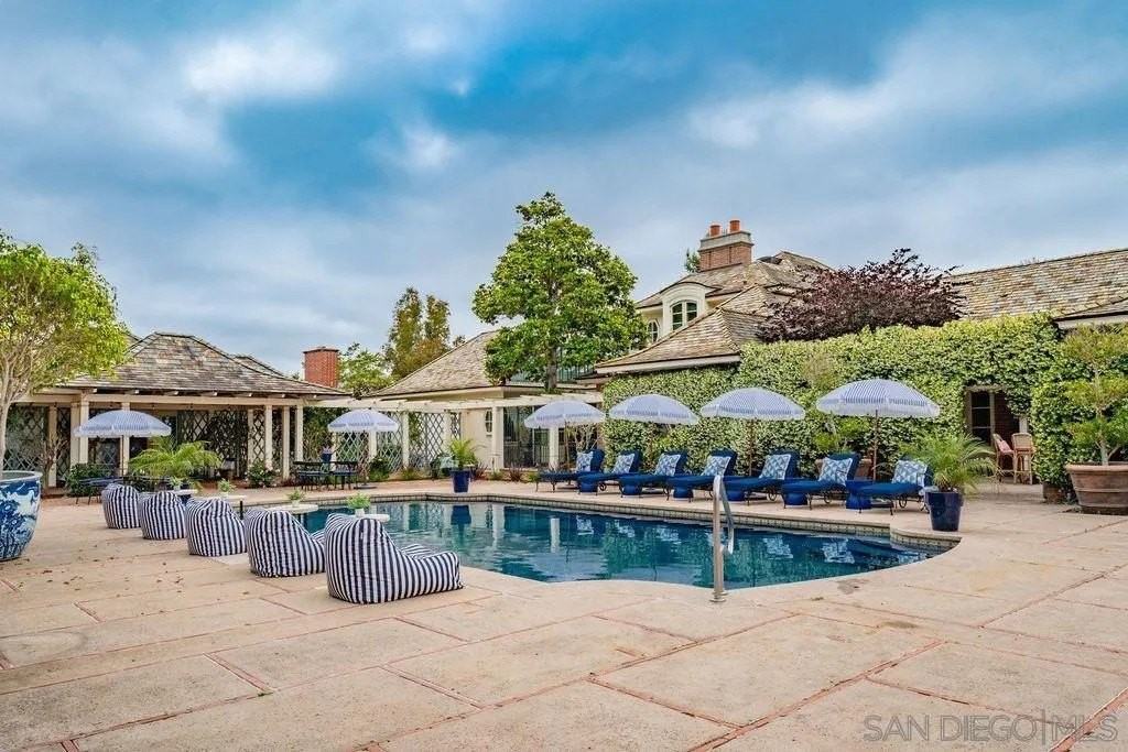 7007 Country Club Dr - Photo 5 of 50