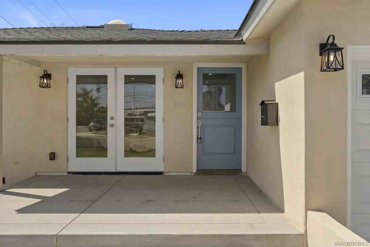 291 Ebony Ave - Photo 4 of 35