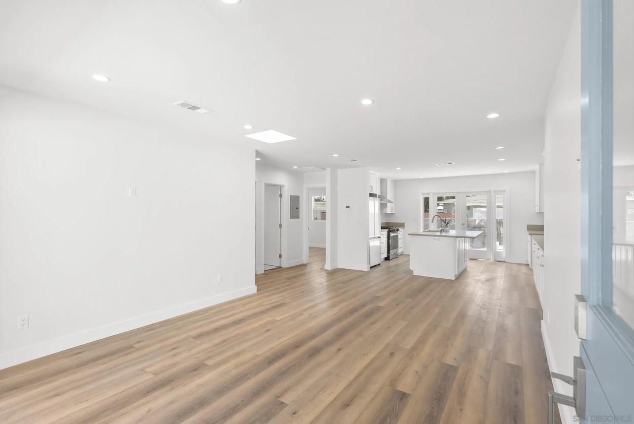 291 Ebony Ave - Photo 6 of 35