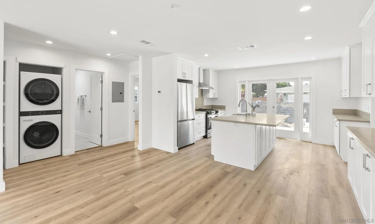 291 Ebony Ave - Photo 7 of 35