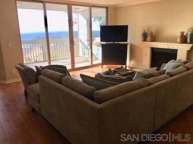 252 Dolphin Cove Ct - Photo 3 of 12