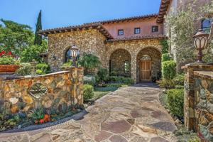 featured image of 19557 Fortuna Del Este