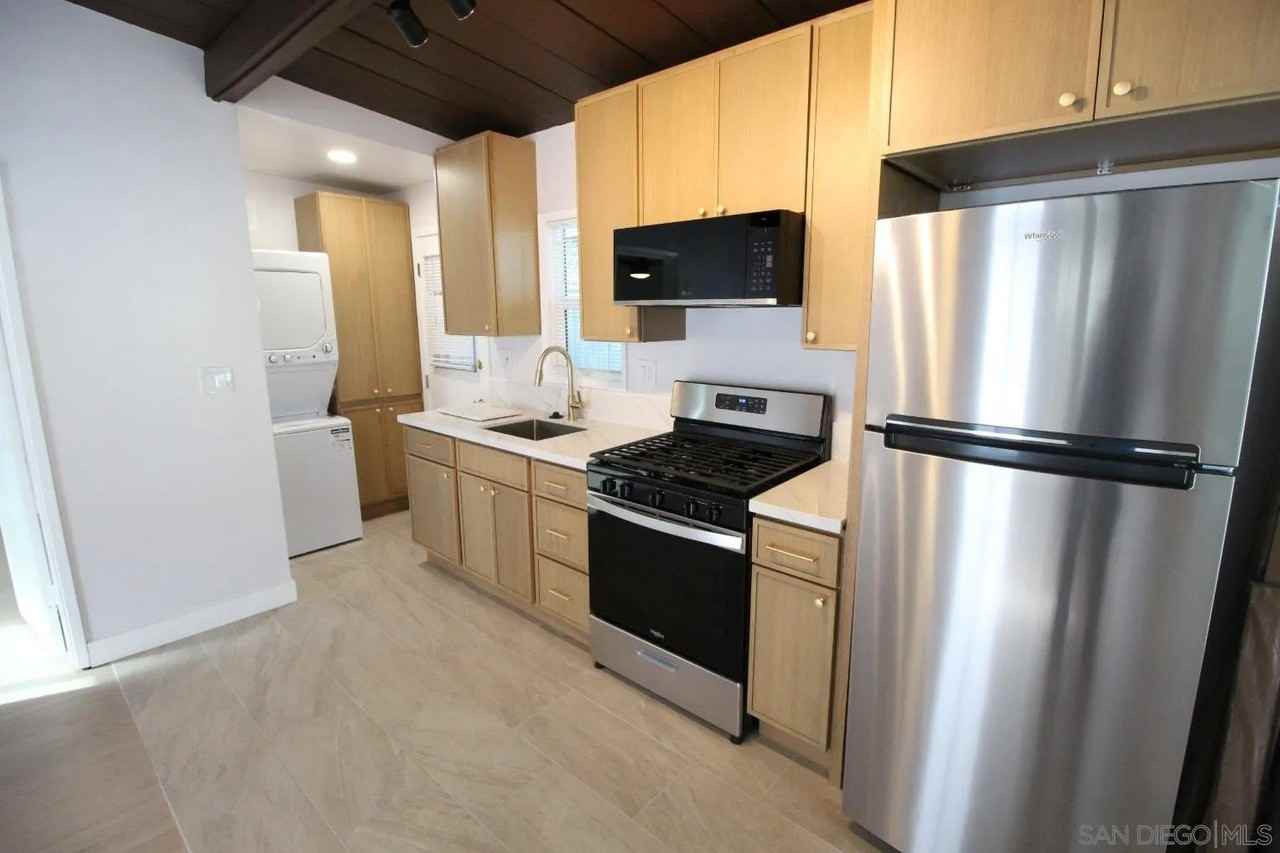 1175 Grand Ave - Photo 6 of 24