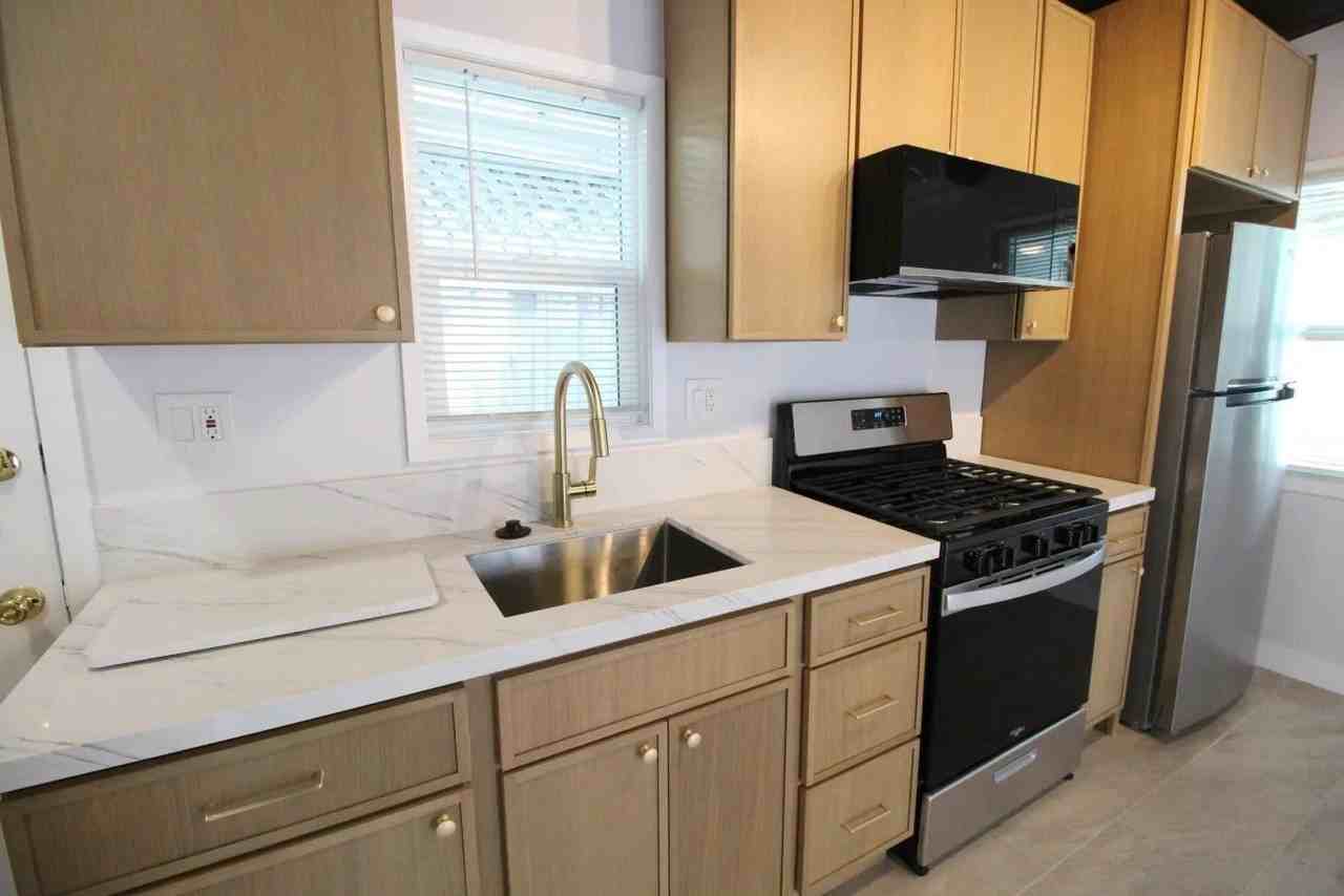 1175 Grand Ave - Photo 7 of 24