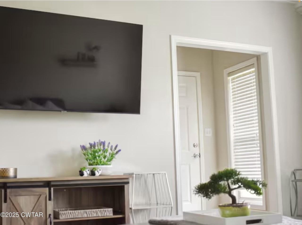 146 Henderson Rd - Photo 5 of 7