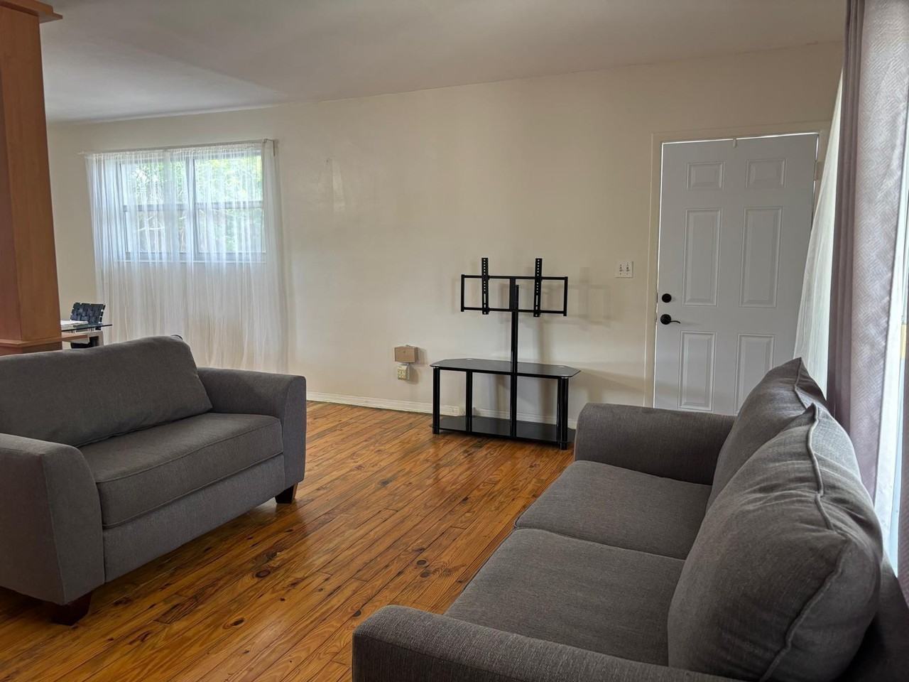 790 Ne 91st St - Photo 3 of 17