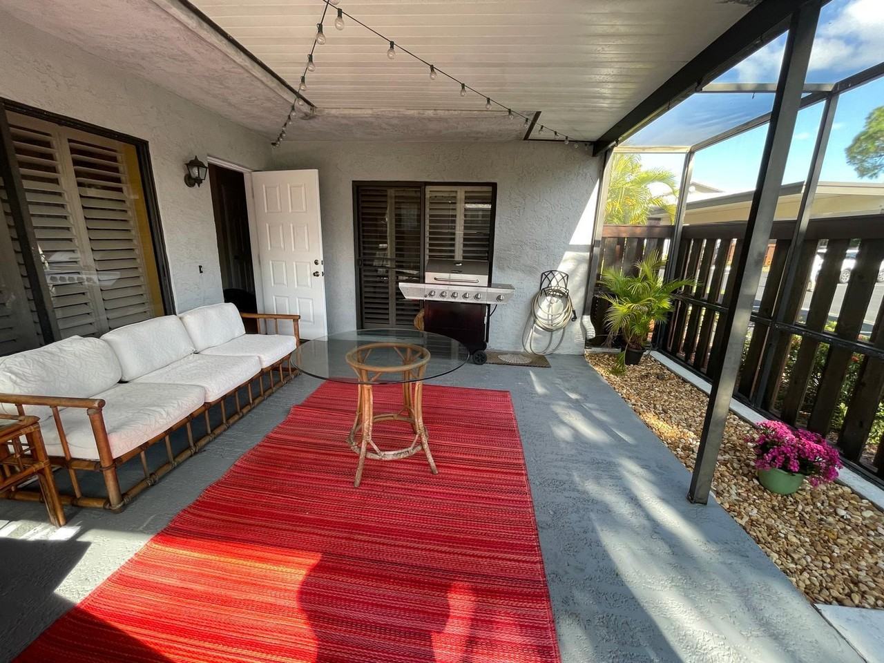 1202 Se Excaliber Ln - Photo 2 of 17