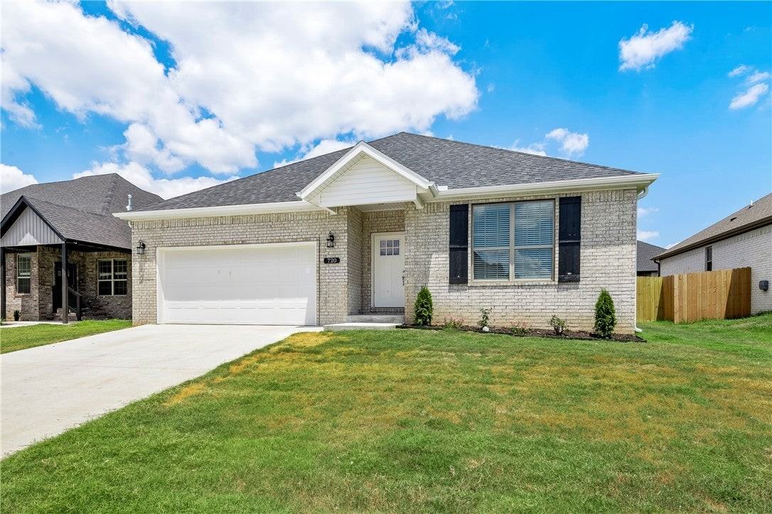 720 Merryfield St - Photo 2 of 23