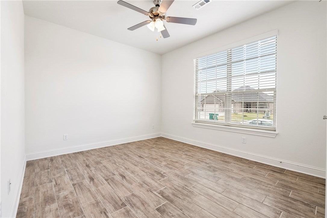 720 Merryfield St - Photo 3 of 23