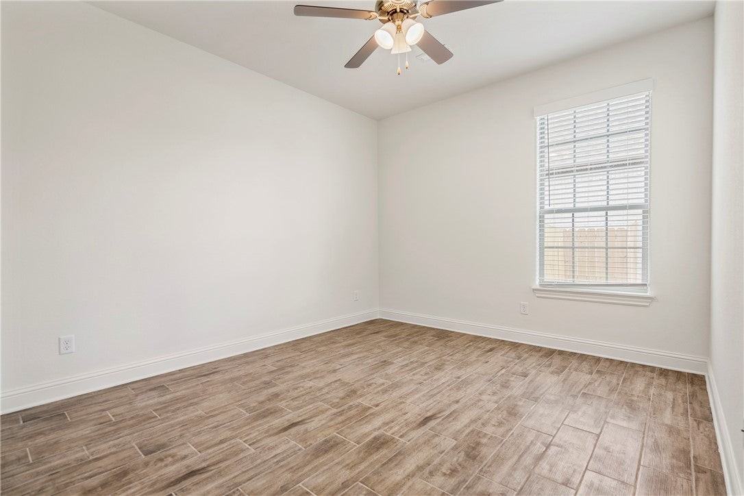 720 Merryfield St - Photo 6 of 23