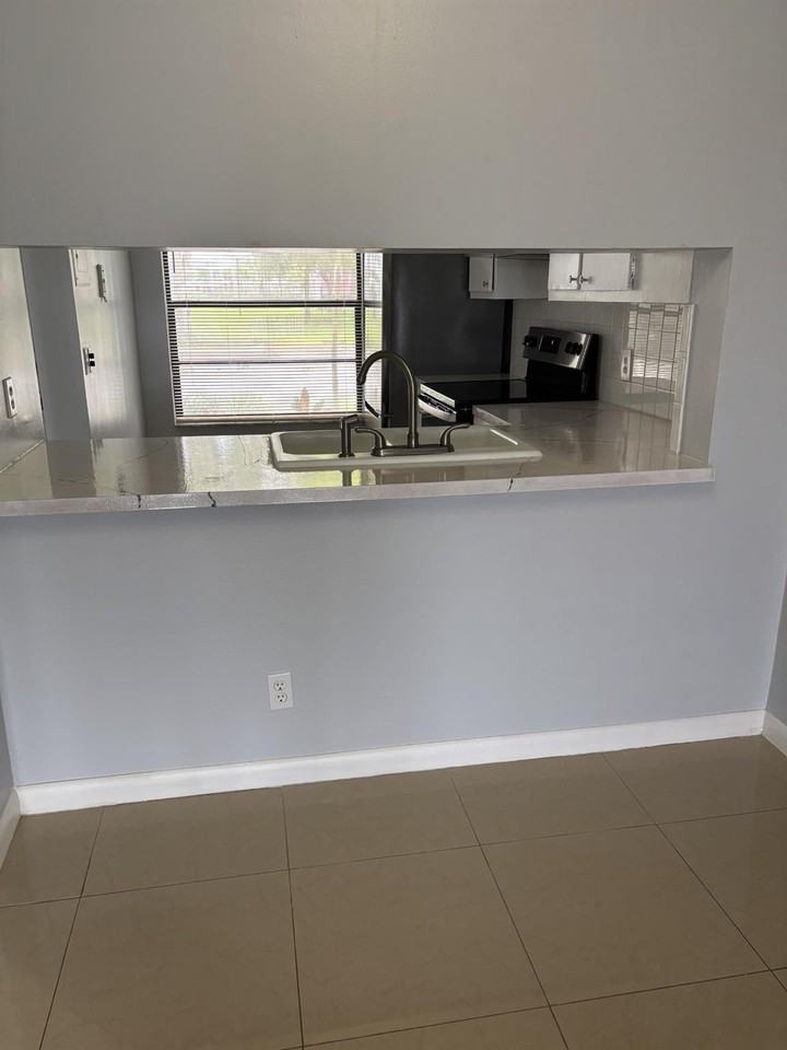 201 Lake Pointe Dr - Photo 7 of 17