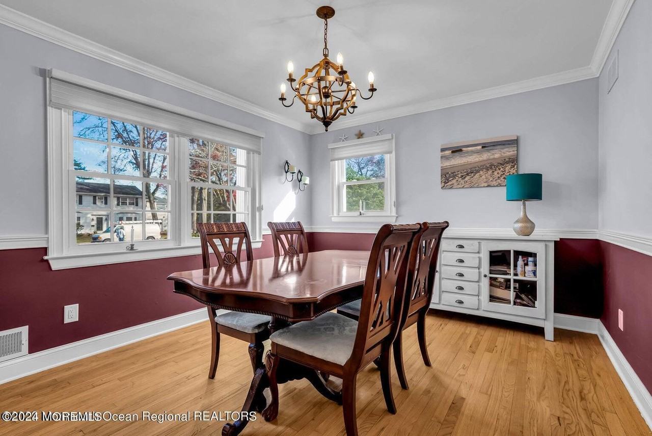 608 Blanchard Pkwy - Photo 3 of 21