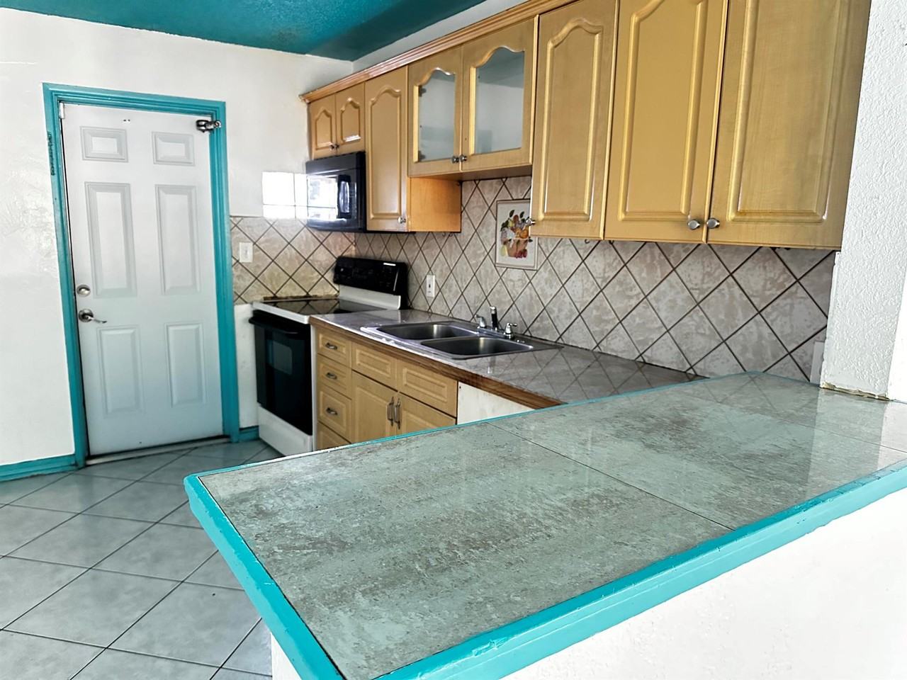 559 Dogwood Rd - Photo 4 of 10