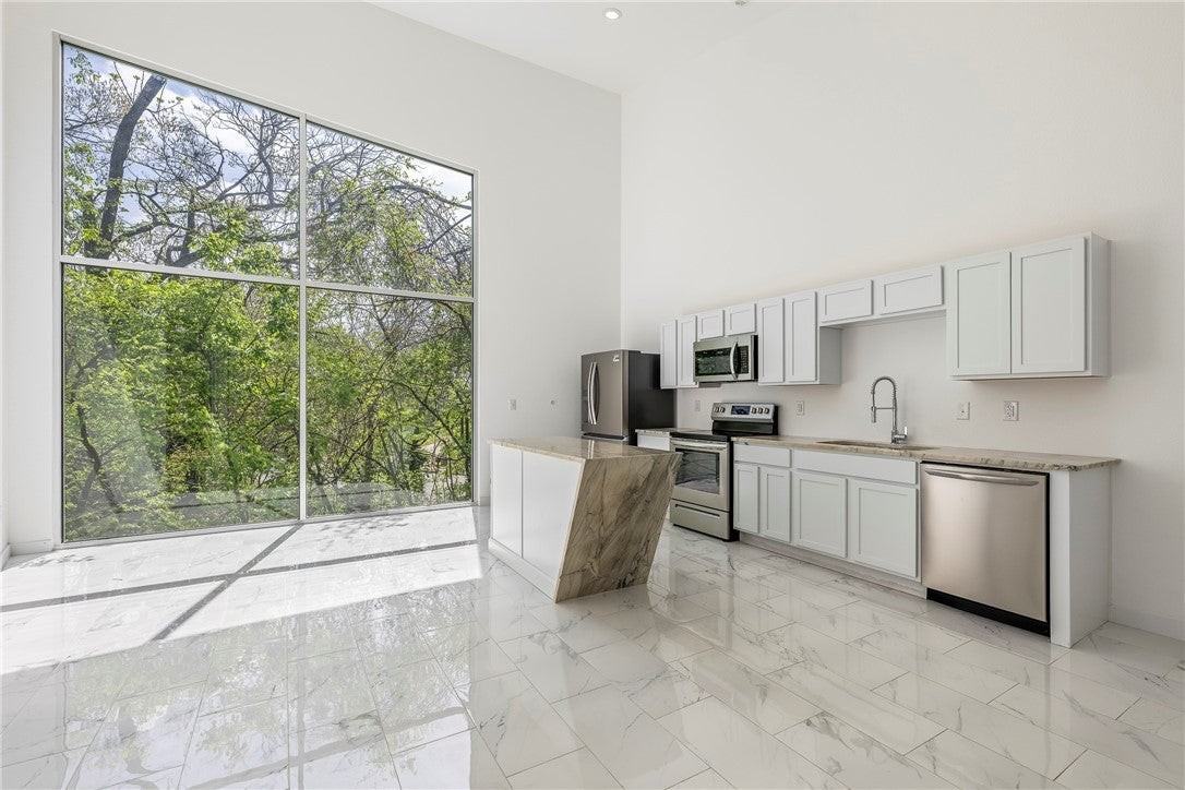 508 Nw J St - Photo 4 of 25