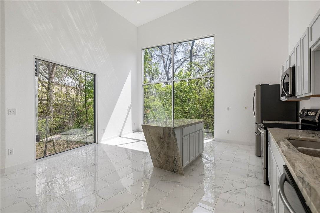 508 Nw J St - Photo 5 of 25