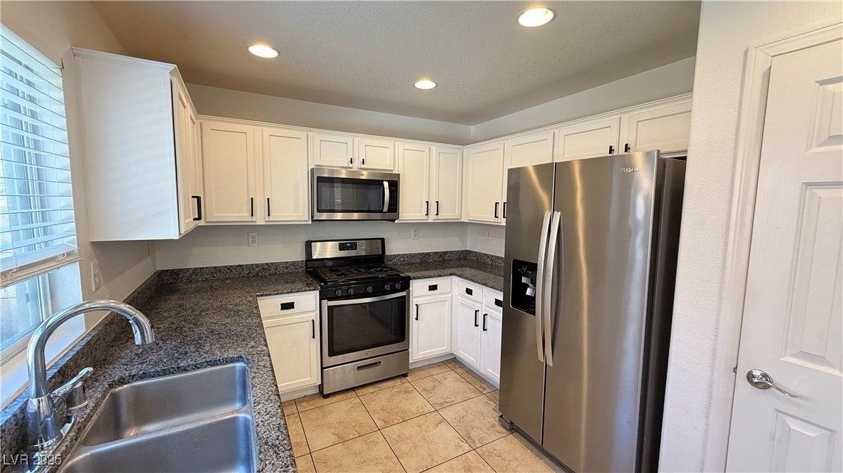 7928 Alta Lima Valley Ct - Photo 3 of 27