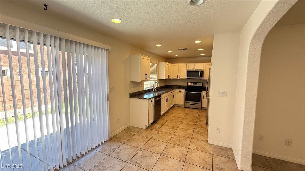 7928 Alta Lima Valley Ct - Photo 5 of 27