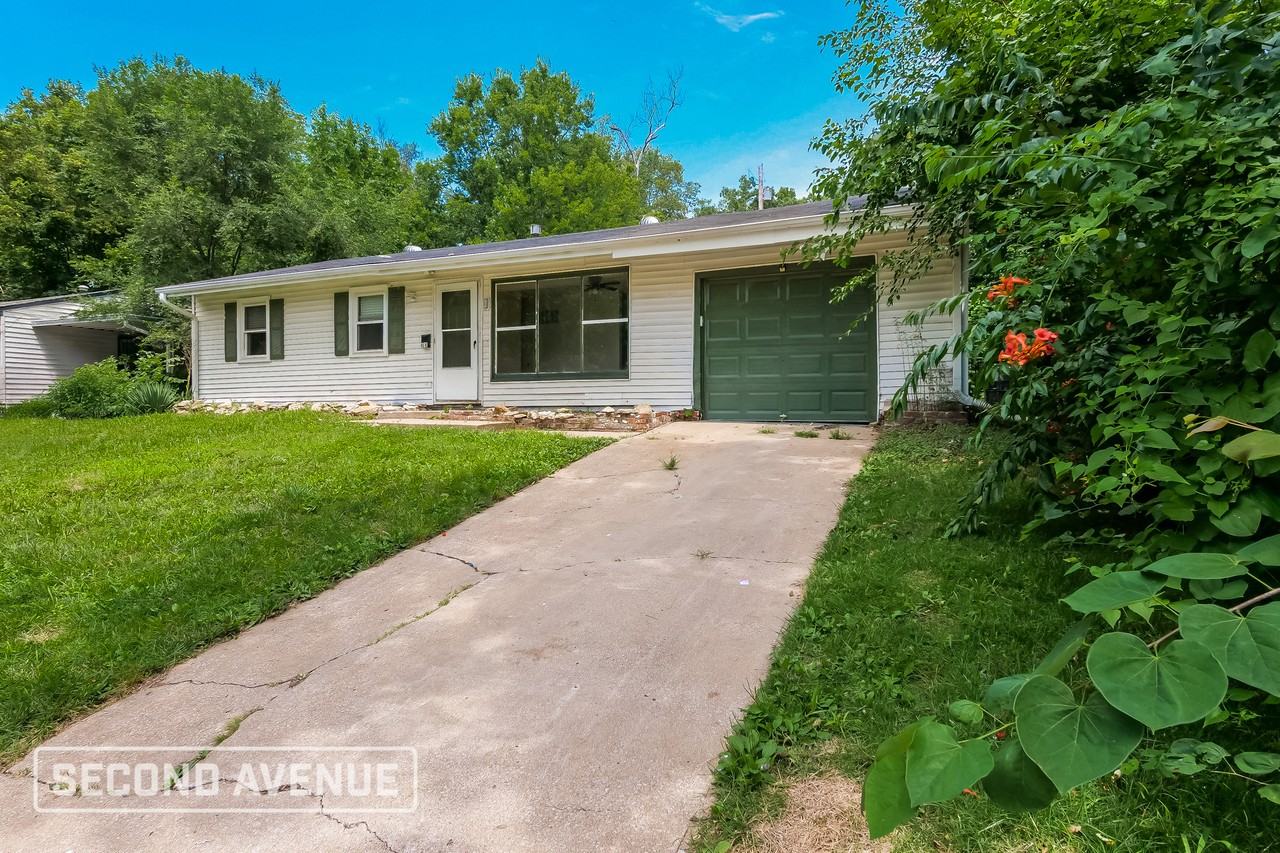 4516 E 40th St - Photo 2 of 27