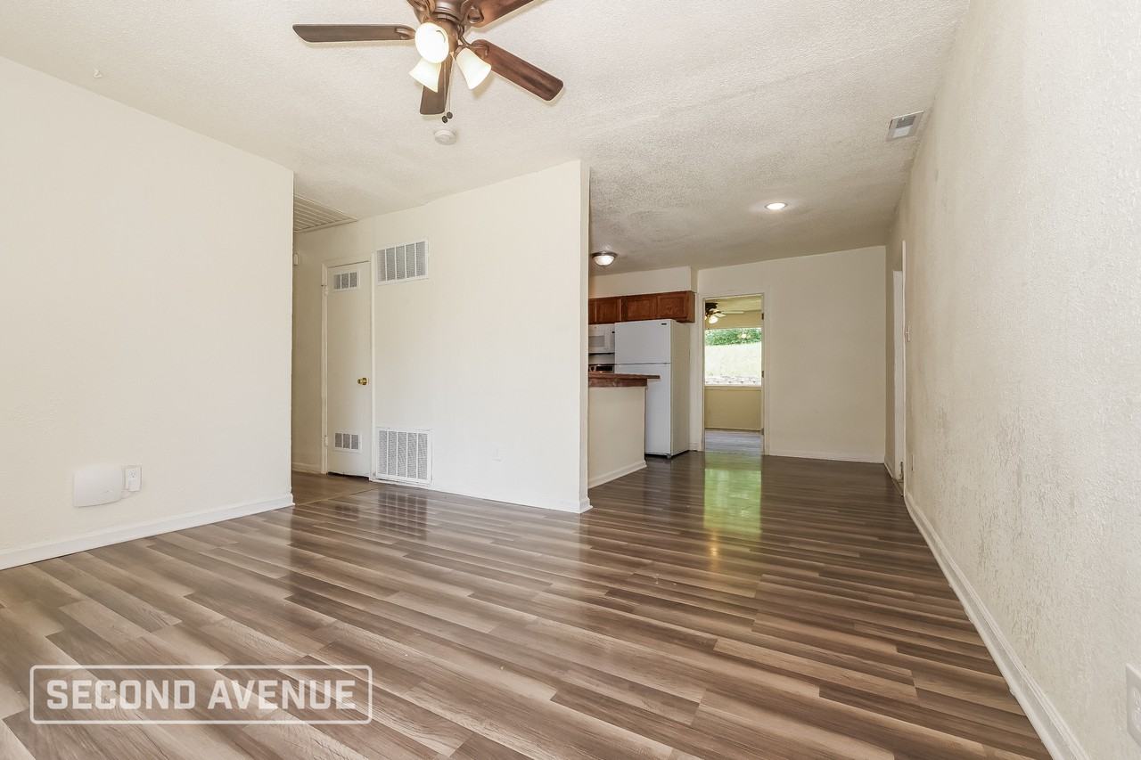 4516 E 40th St - Photo 6 of 27