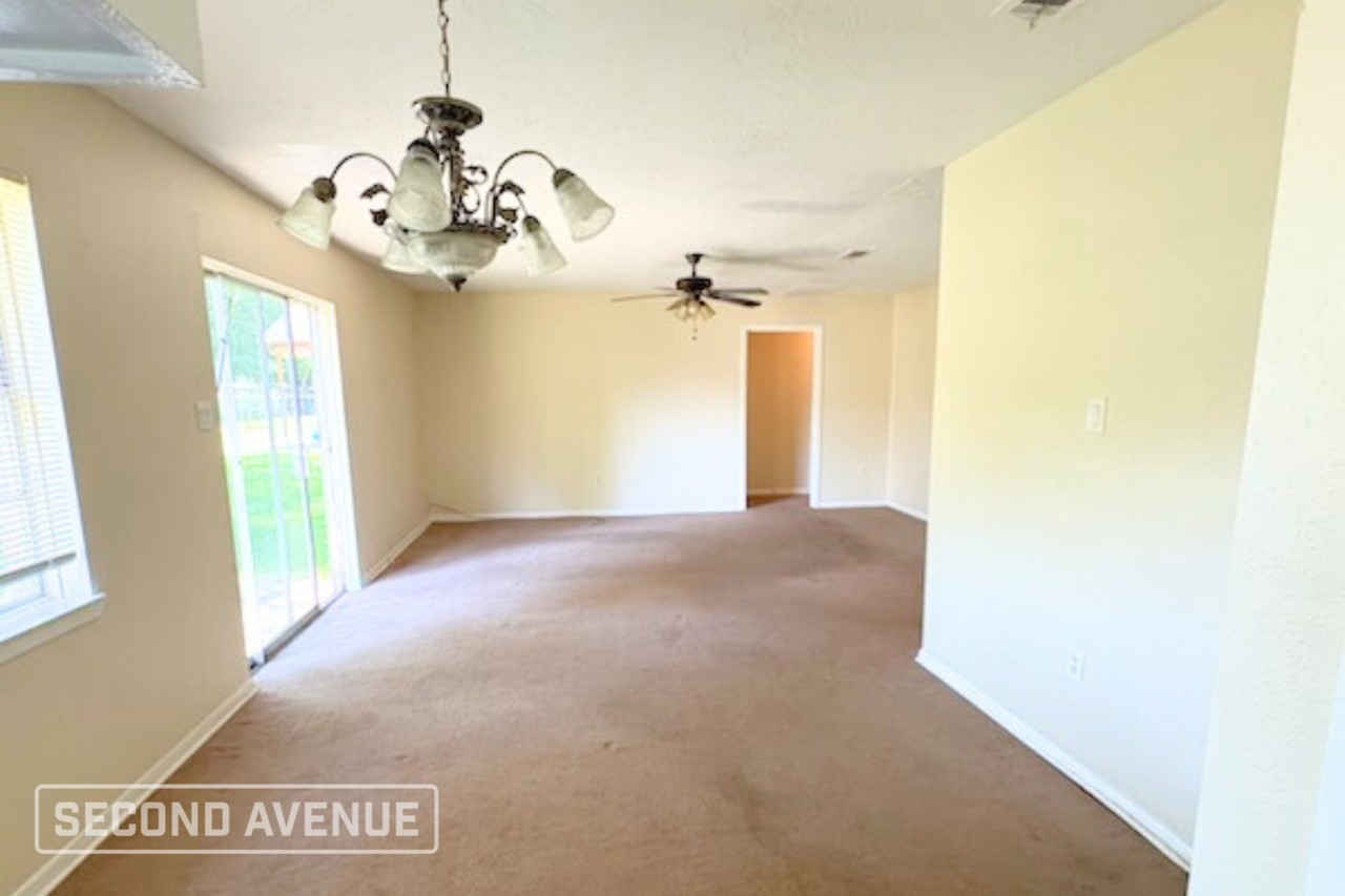 10006 Valley Park Dr - Photo 2 of 12