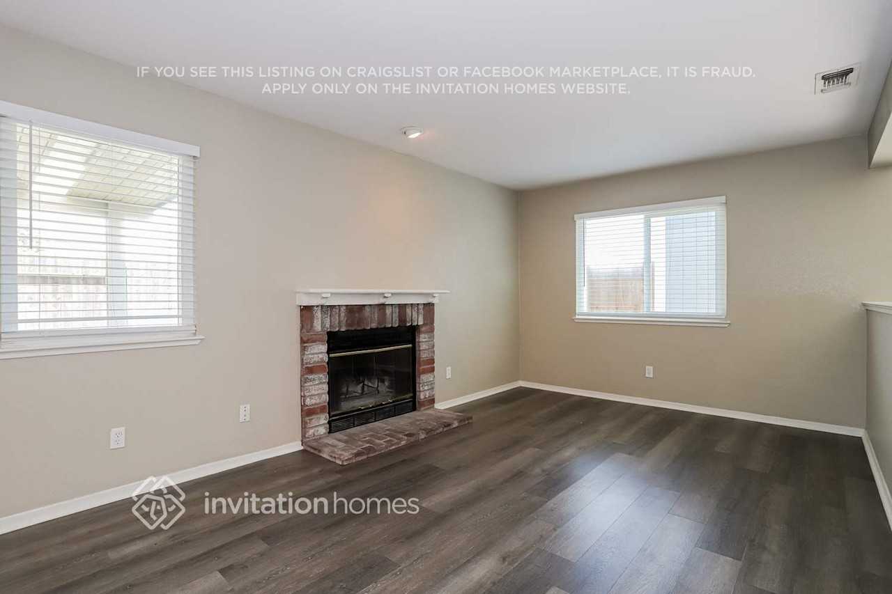3020 Twin Creeks Ln - Photo 5 of 18