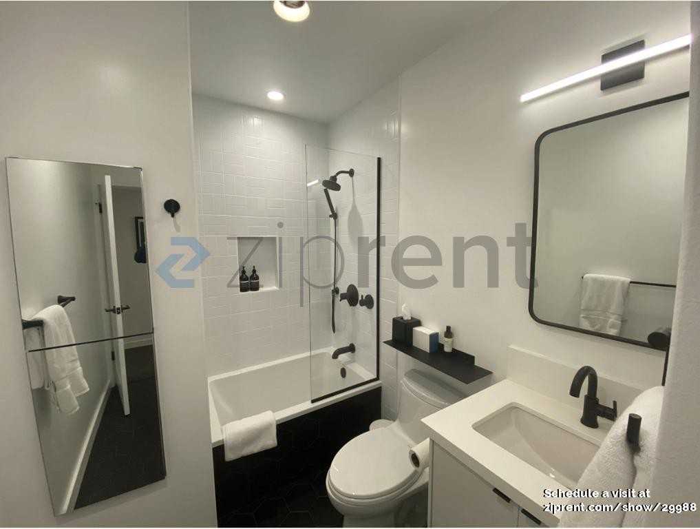 1111 Bay St #302 - Photo 5 of 7
