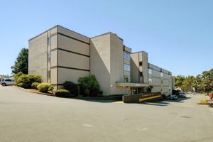 featured image of 1445 1441, 1443, 1445 Craigflower Road