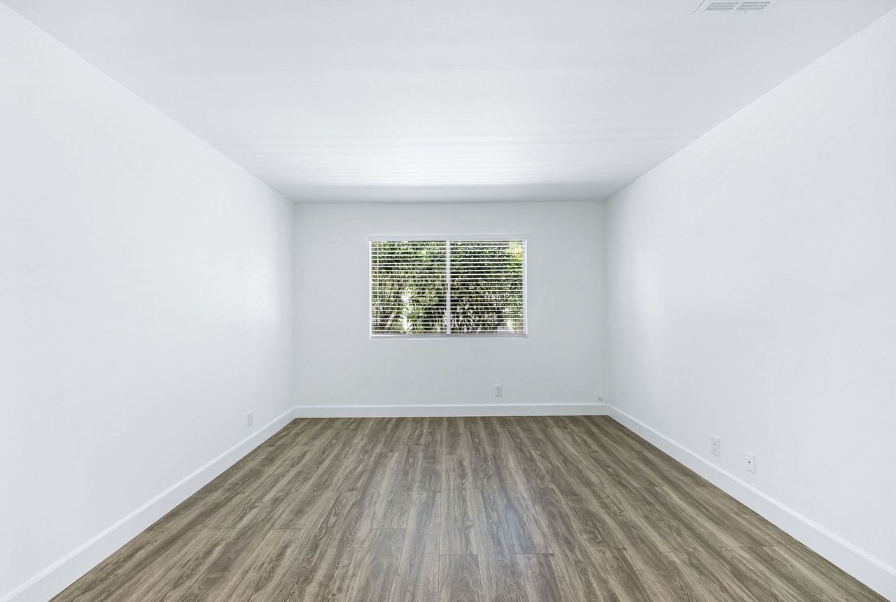 55180 Airlane Dr - Photo 7 of 17