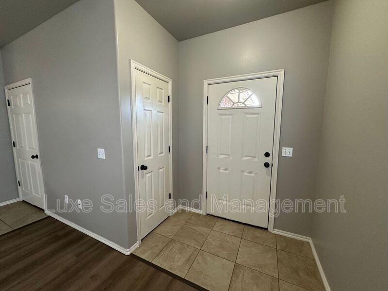 1316 Garden Gate Dr #A - Photo 3 of 41