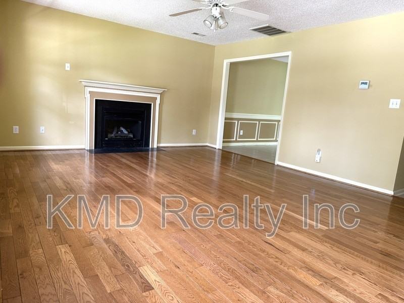 8804 Clifton Meadow Dr - Photo 2 of 10