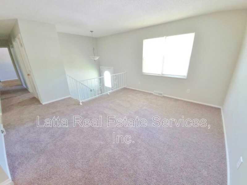 904 Nw Canterbury Rd - Photo 4 of 13