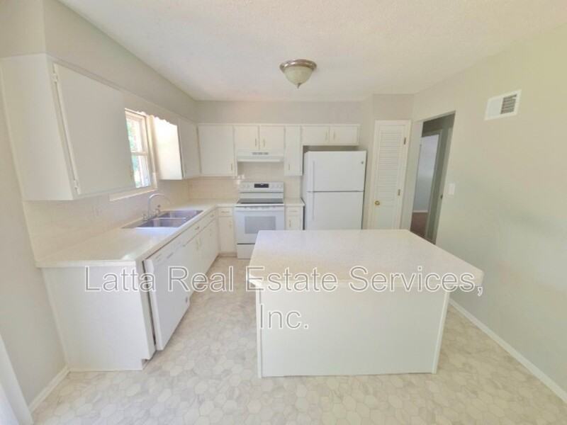 904 Nw Canterbury Rd - Photo 6 of 13