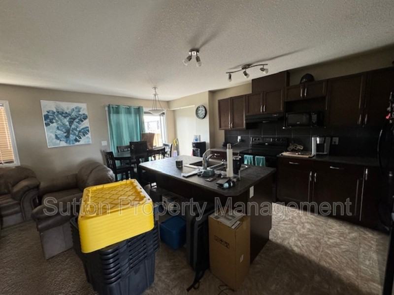 9302 91a St - Photo 3 of 13