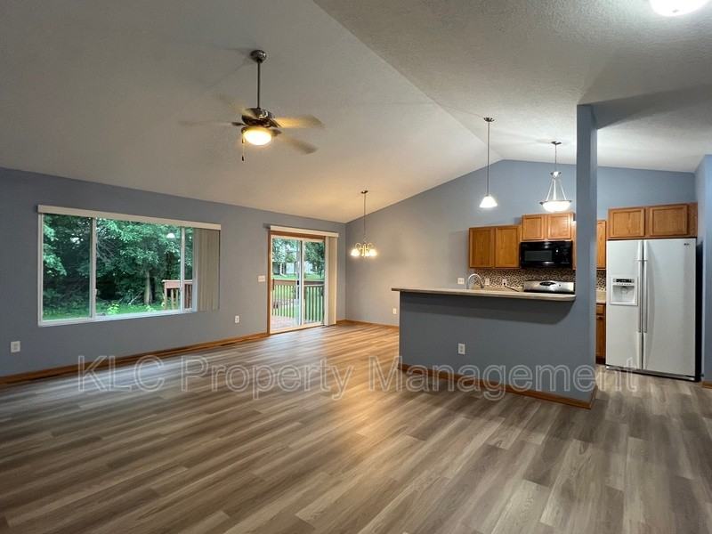 2429 E Porter Ave - Photo 2 of 19