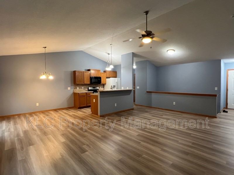 2429 E Porter Ave - Photo 3 of 19