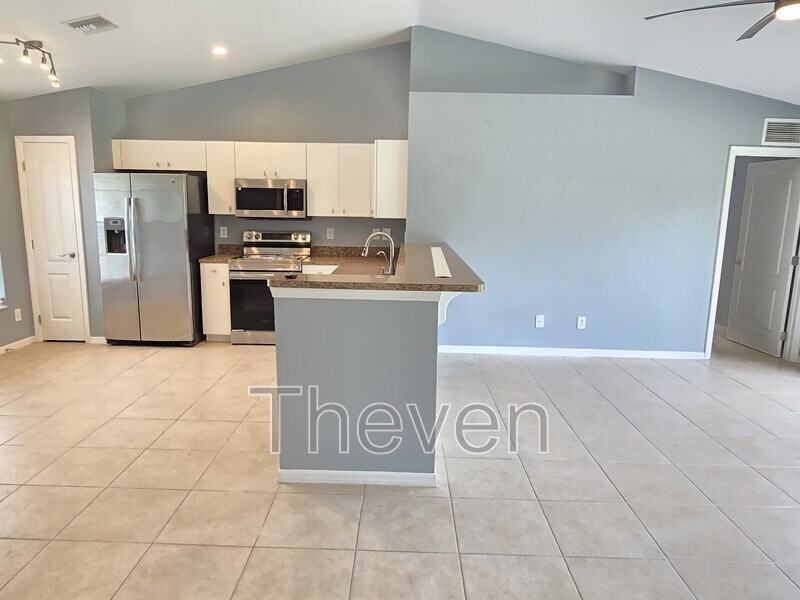 2521 53rd St W - Photo 3 of 14